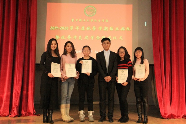 14朱家乐老师与学生合影.JPG