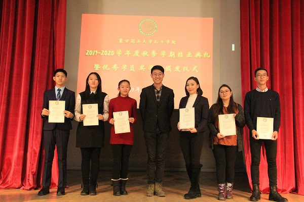 12游旭川老师与学生合影.JPG