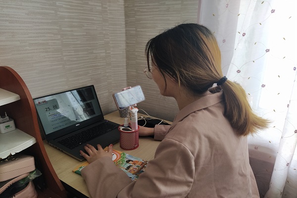 教师工作照片4-杨金雁.jpg