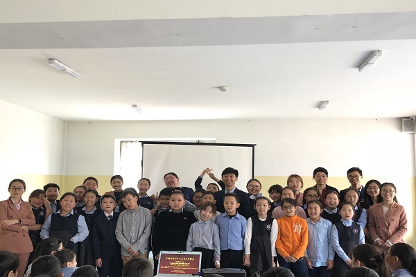 兰主任与部分师生合影.jpg