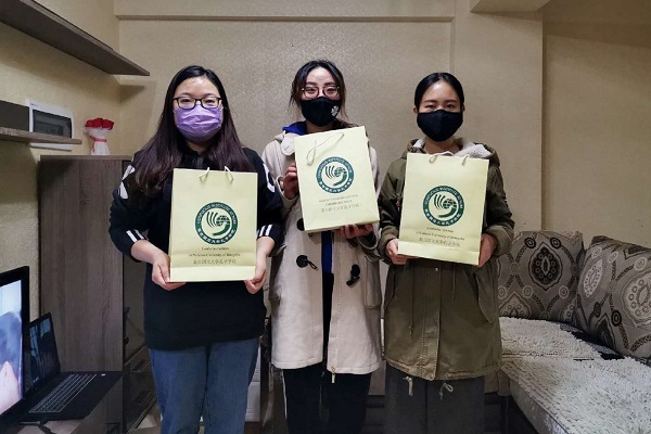 1走访慰问奥特根腾格尔大学和乌兰巴托大学公派及志愿者教师.jpg