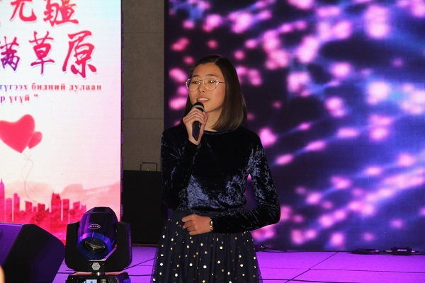 10独唱《明天会更好》.JPG