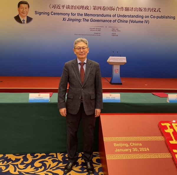 其米德策耶教授.jpeg