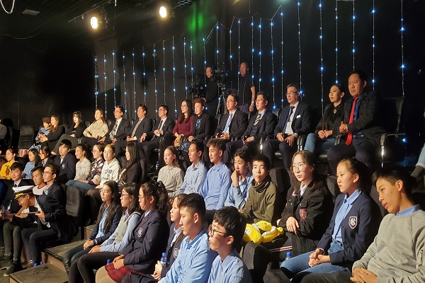 演播室现场.jpg