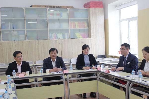 访问团与山东大学在蒙志愿者座谈.JPG