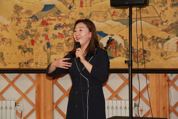 11办公室主任白伦《孔院志愿者管理要求及在蒙注意事项》.JPG